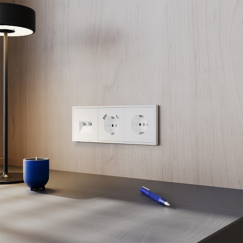 Розетка с заземлением и защитными шторками, Voltum S70, с USB, A+С, белый матовый VLS040502