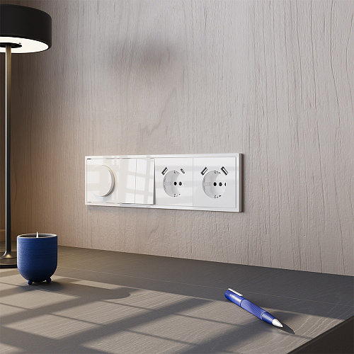 Розетка с заземлением, шторками и USB Type A+С (белый глянцевый) Voltum S70 VLS040501